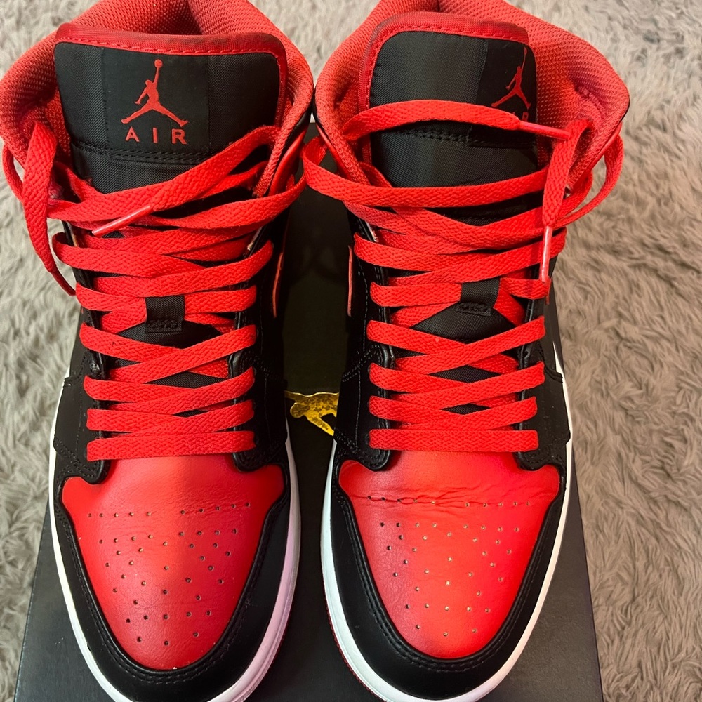 MENS AIR JORDAN MEDS | 9.5